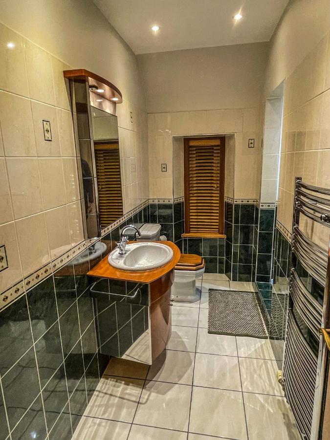 Cathedral Apartment Инвернес Екстериор снимка